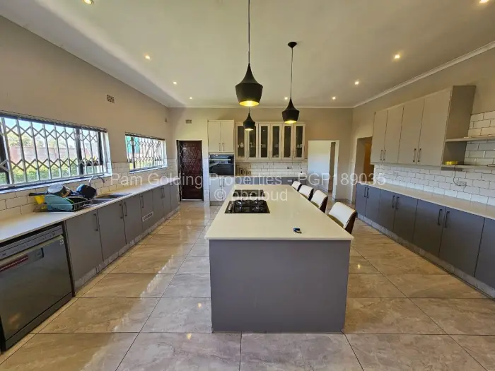 5 Bedroom House for Sale in Trenance, Bulawayo