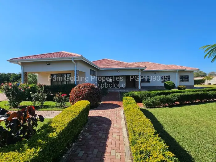 5 Bedroom House for Sale in Trenance, Bulawayo