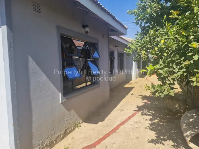 4 Bedroom House for Sale in Madokero Estates, Harare