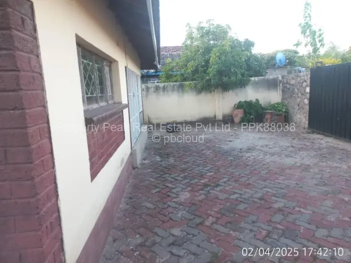 3 Bedroom House for Sale in Mainway Meadows, Harare