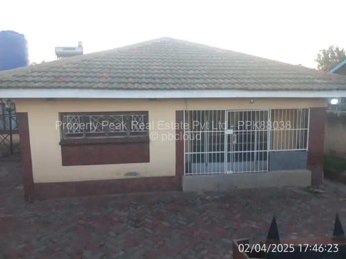 3 Bedroom House for Sale in Mainway Meadows, Harare