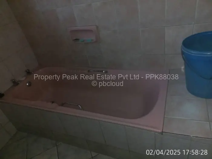 3 Bedroom House for Sale in Mainway Meadows, Harare