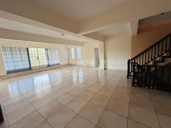 5 Bedroom House to Rent in Bluff Hill