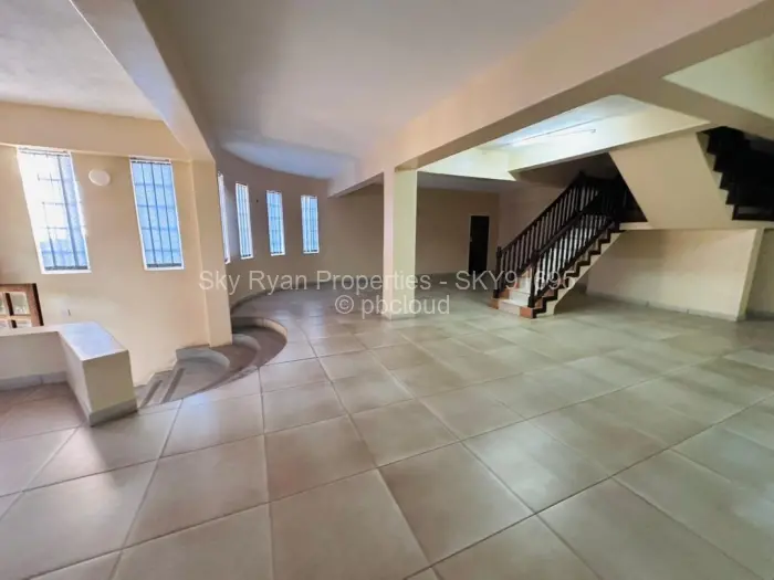 5 Bedroom House to Rent in Bluff Hill