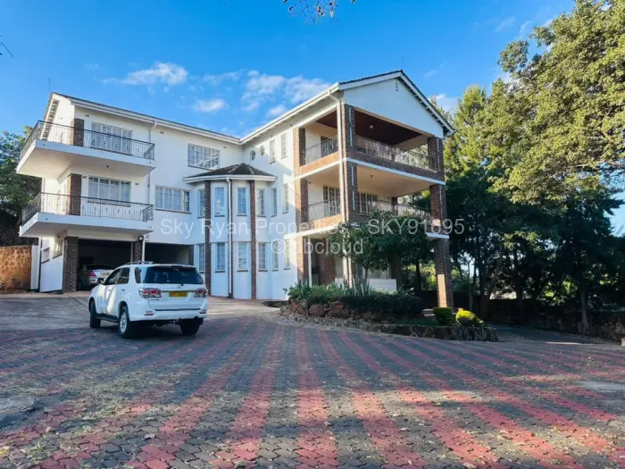 5 Bedroom House to Rent in Bluff Hill