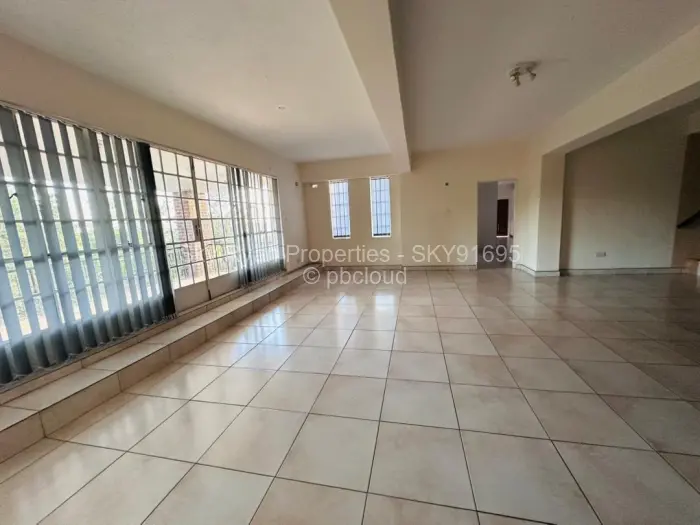 5 Bedroom House to Rent in Bluff Hill