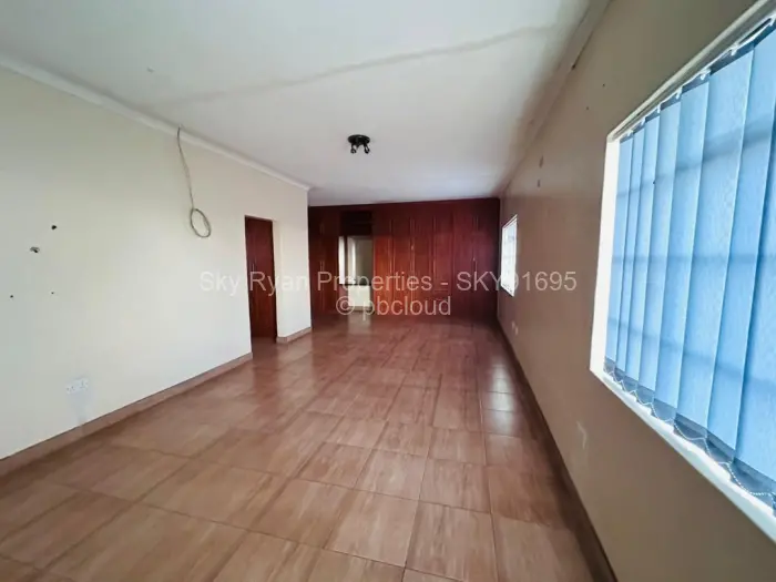 5 Bedroom House to Rent in Bluff Hill