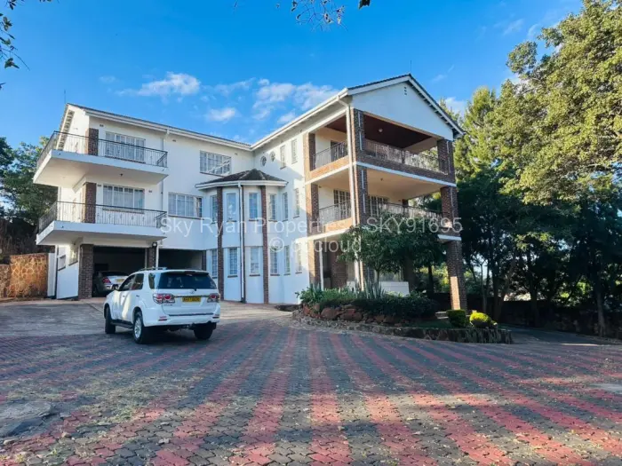 5 Bedroom House to Rent in Bluff Hill