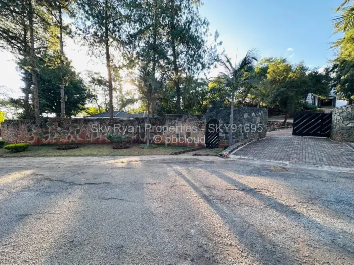5 Bedroom House to Rent in Bluff Hill