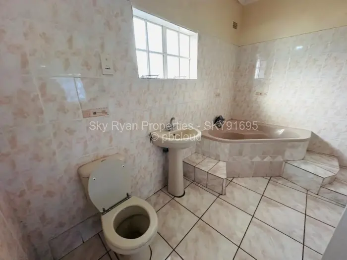 5 Bedroom House to Rent in Bluff Hill