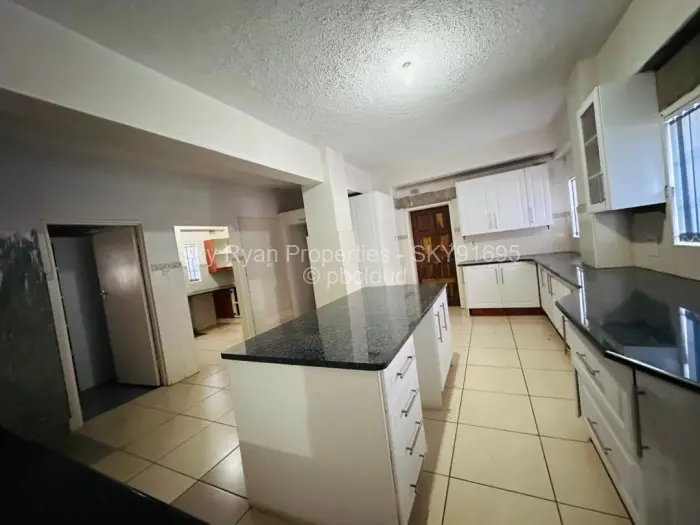 5 Bedroom House to Rent in Bluff Hill