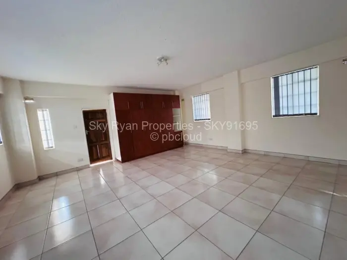 5 Bedroom House to Rent in Bluff Hill