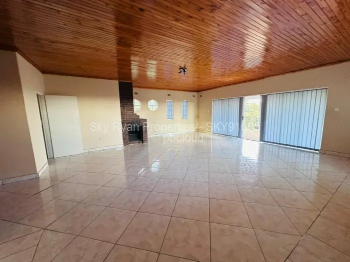 5 Bedroom House to Rent in Bluff Hill