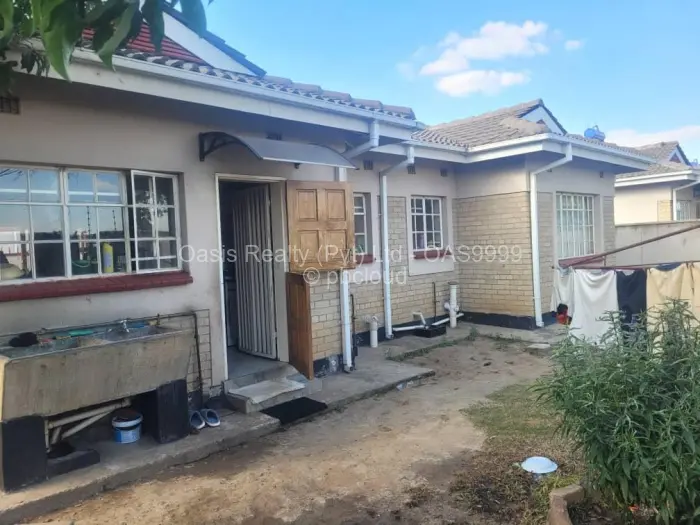 Townhouse/Complex/Cluster for Sale in Waterfalls, Harare