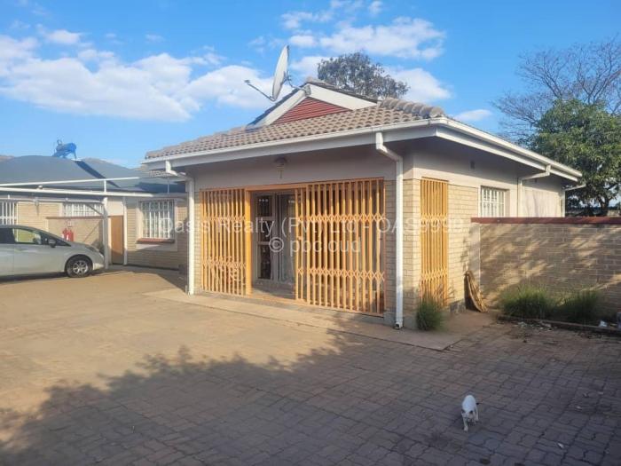 Townhouse/Cluster for Sale in Waterfalls, Harare