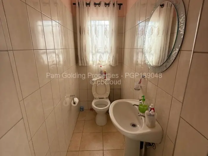 4 Bedroom House to Rent in Manresa