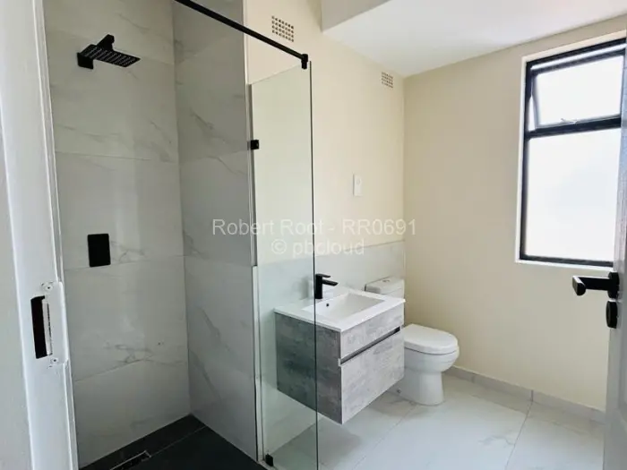 Townhouse/Complex/Cluster to Rent in Bluff Hill, Harare