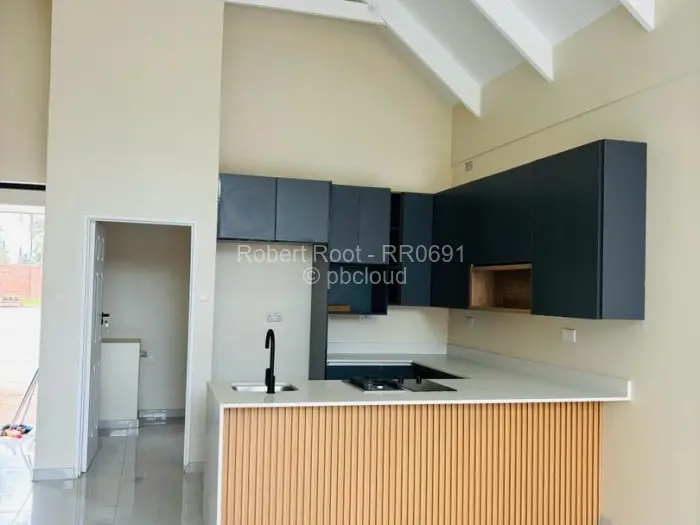 Townhouse/Complex/Cluster to Rent in Bluff Hill, Harare