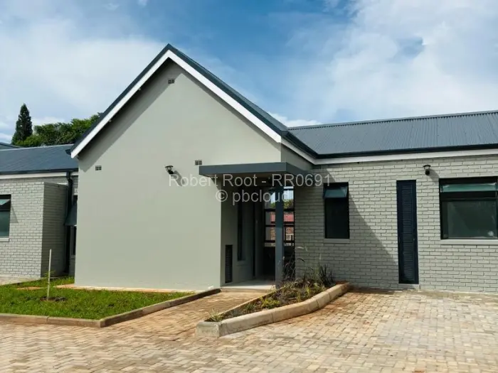 Townhouse/Complex/Cluster to Rent in Bluff Hill, Harare
