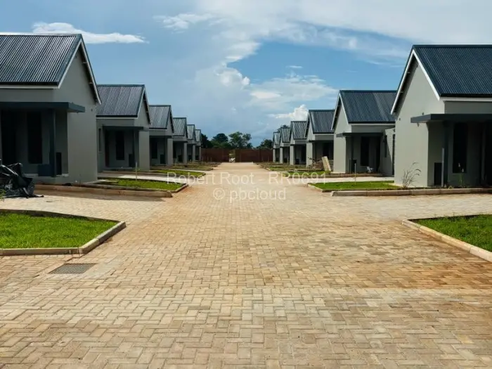 Townhouse/Complex/Cluster to Rent in Bluff Hill, Harare