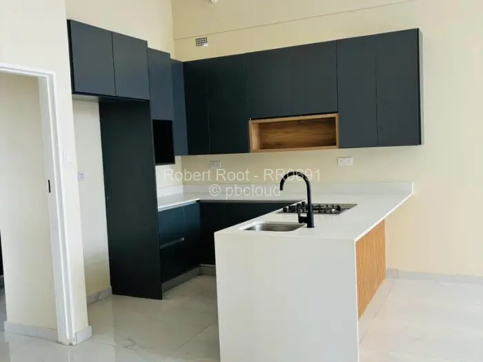 Townhouse/Complex/Cluster to Rent in Bluff Hill, Harare