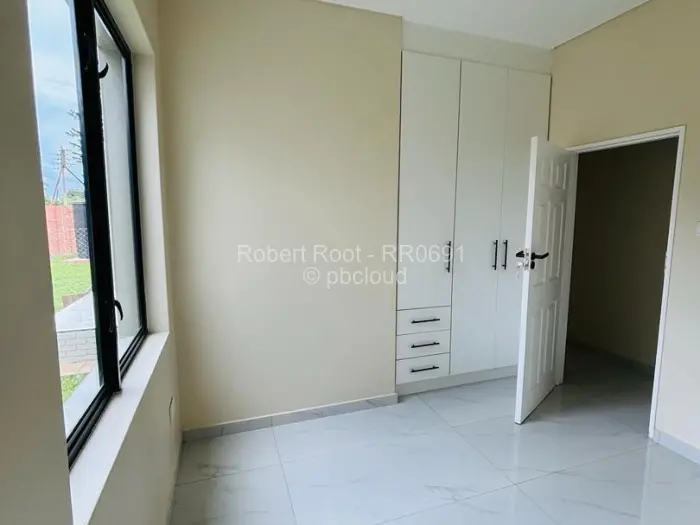 Townhouse/Complex/Cluster to Rent in Bluff Hill, Harare
