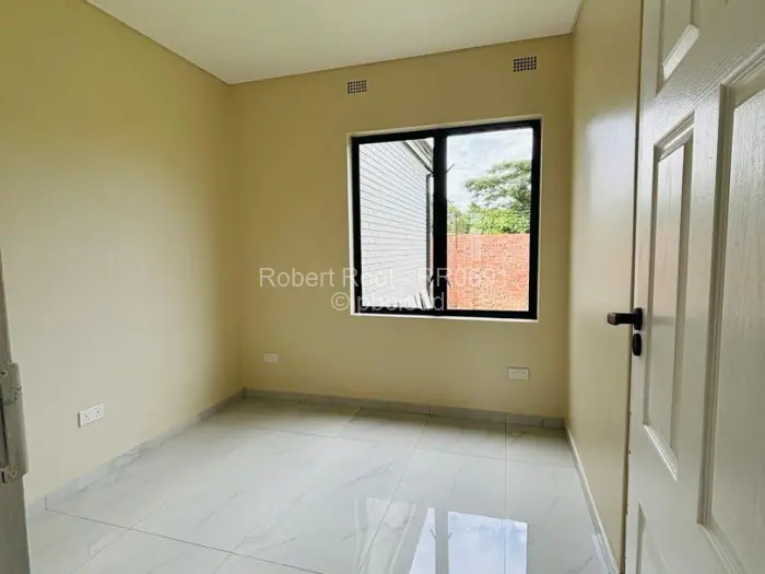 Townhouse/Complex/Cluster to Rent in Bluff Hill, Harare