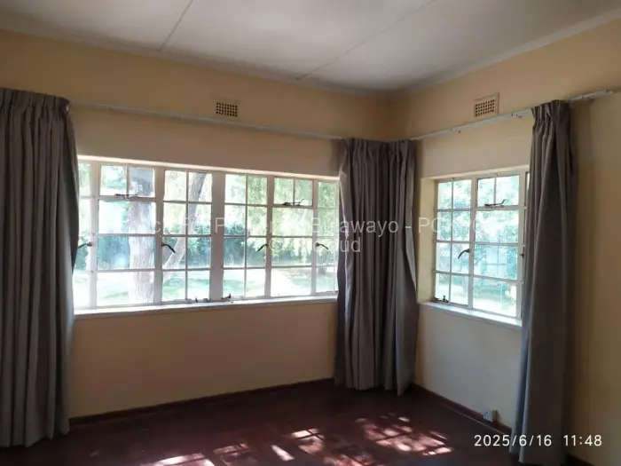 3 Bedroom House for Sale in Kumalo, Bulawayo