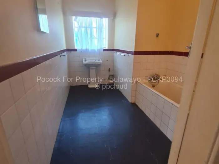 3 Bedroom House for Sale in Kumalo, Bulawayo