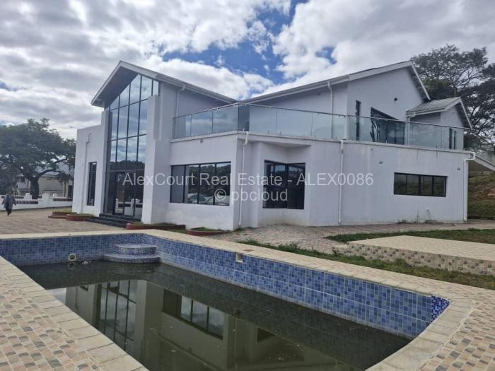 Townhouse/Cluster for Sale in Borrowdale Brooke, Harare