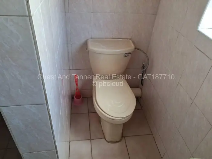 7 Bedroom House for Sale in Kadoma, Kadoma