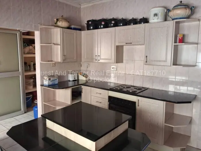 7 Bedroom House for Sale in Kadoma, Kadoma