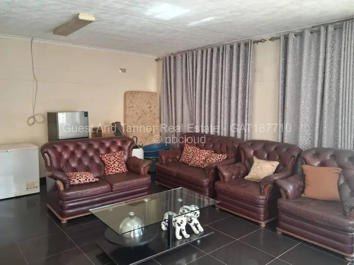 7 Bedroom House for Sale in Kadoma, Kadoma