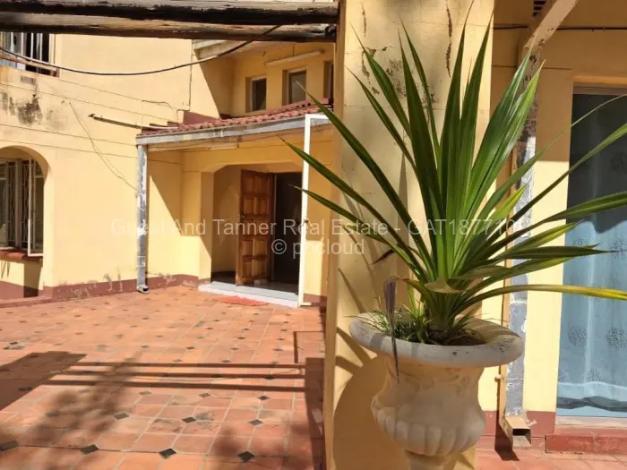7 Bedroom House for Sale in Kadoma, Kadoma