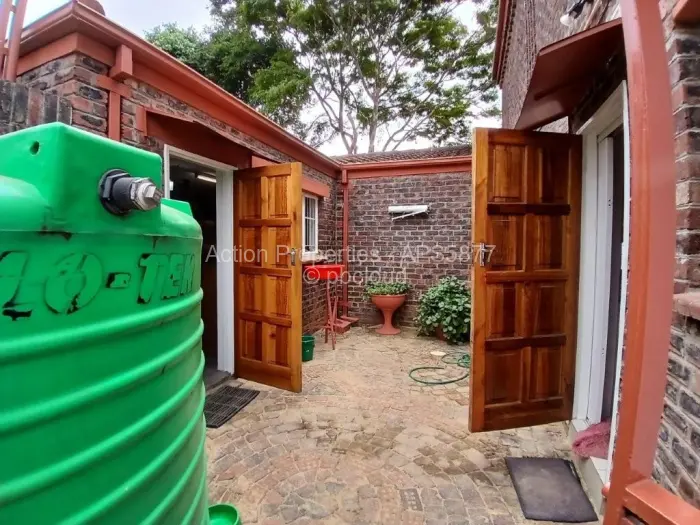 Townhouse/Complex/Cluster to Rent in Newlands