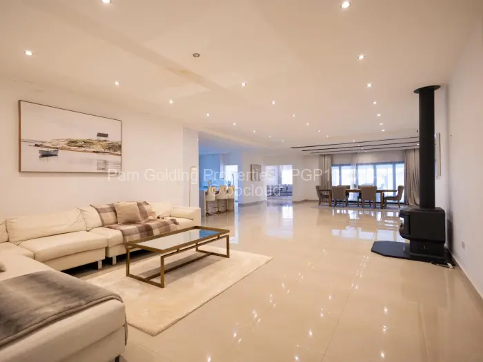 6 Bedroom House for Sale in Norton, Norton