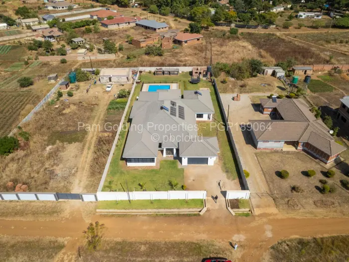 6 Bedroom House for Sale in Norton, Norton