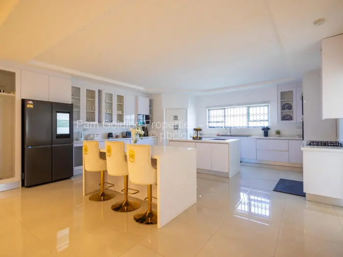 6 Bedroom House for Sale in Norton, Norton