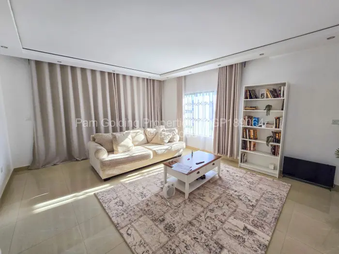 6 Bedroom House for Sale in Norton, Norton