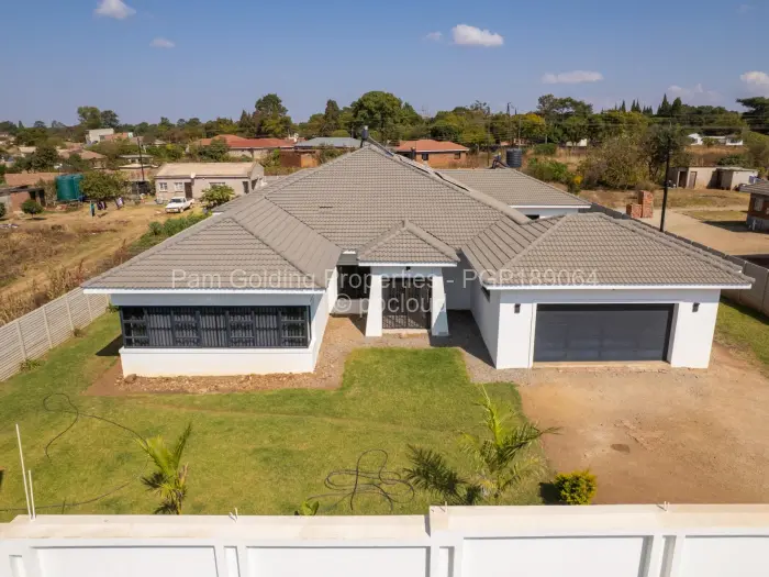 6 Bedroom House for Sale in Norton, Norton