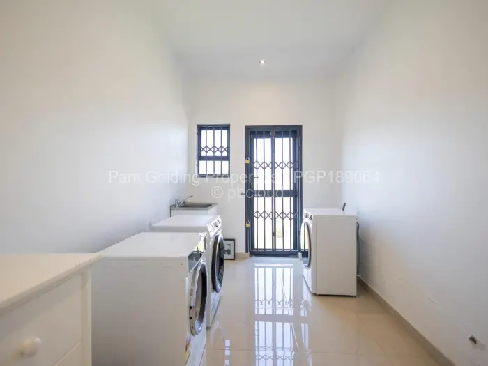 6 Bedroom House for Sale in Norton, Norton