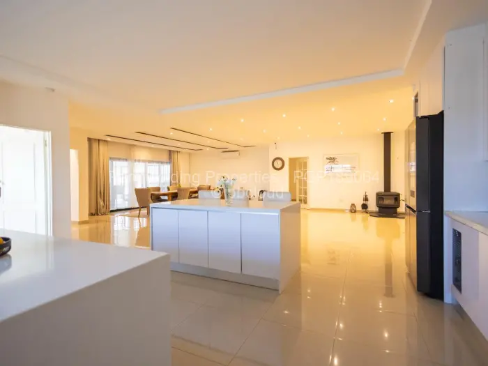 6 Bedroom House for Sale in Norton, Norton