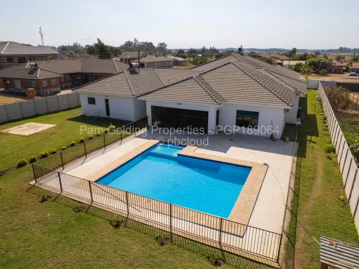 6 Bedroom House for Sale in Norton, Norton