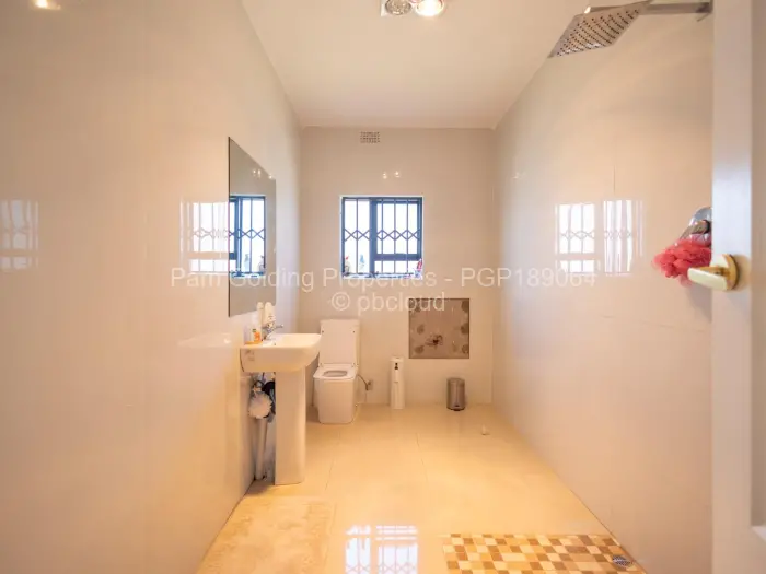 6 Bedroom House for Sale in Norton, Norton