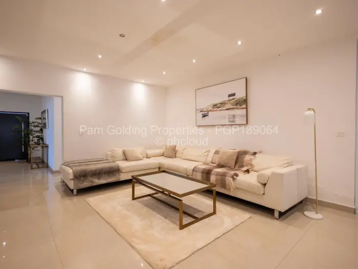 6 Bedroom House for Sale in Norton, Norton