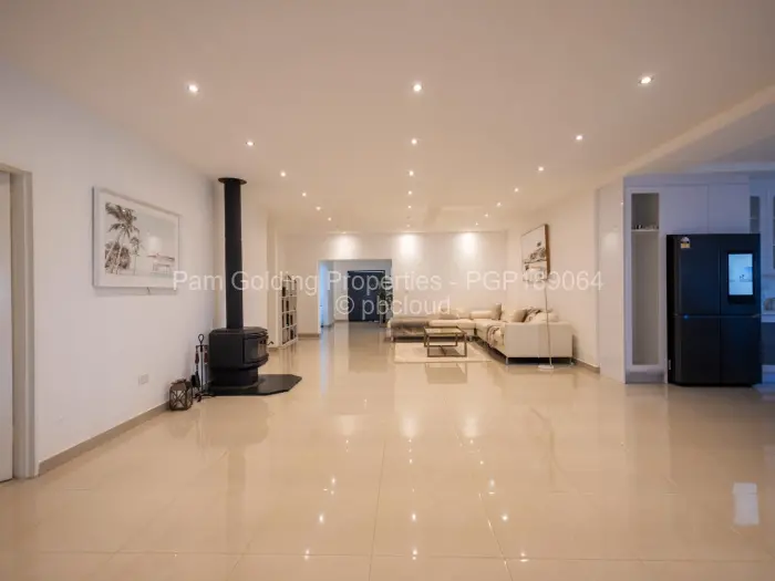 6 Bedroom House for Sale in Norton, Norton