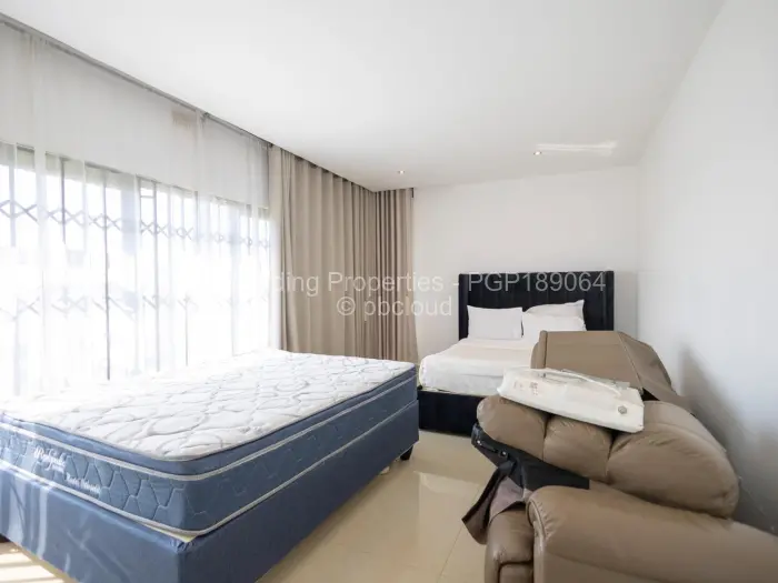 6 Bedroom House for Sale in Norton, Norton