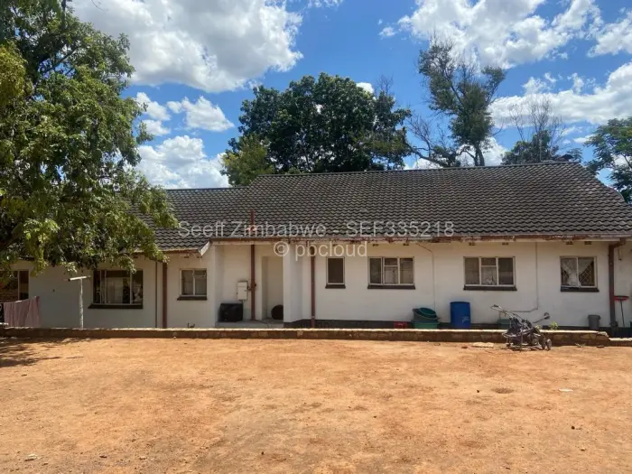 6 Bedroom House for Sale in Chiredzi, Chiredzi