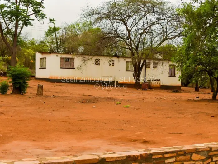 6 Bedroom House for Sale in Chiredzi, Chiredzi