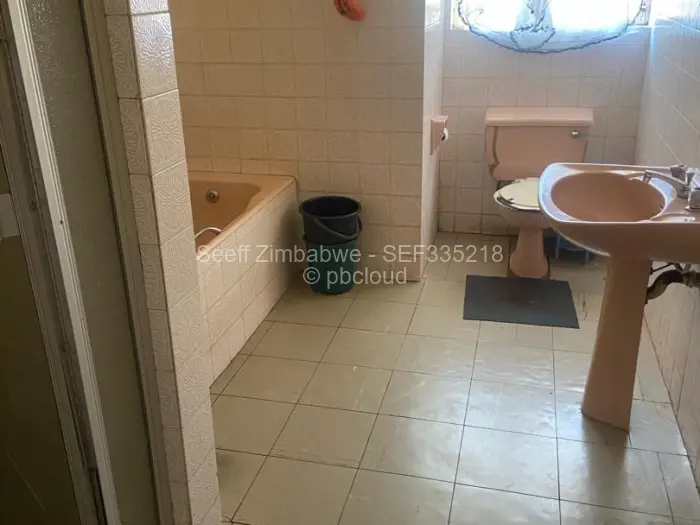 6 Bedroom House for Sale in Chiredzi, Chiredzi